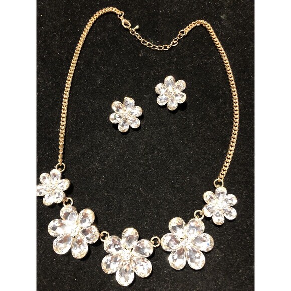 Crystal Rhinestone Daisy Flower Statement necklace 20” Matching Pierced Earr - Picture 1 of 7